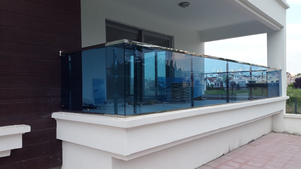 İzmir'de balkon korkuluğu ve merdiven korkuluğu ve benzeri ürün çeşitlerimizle İzmir'de uygun fiyat ve garantili montaj hizmeti sunuyoruz..